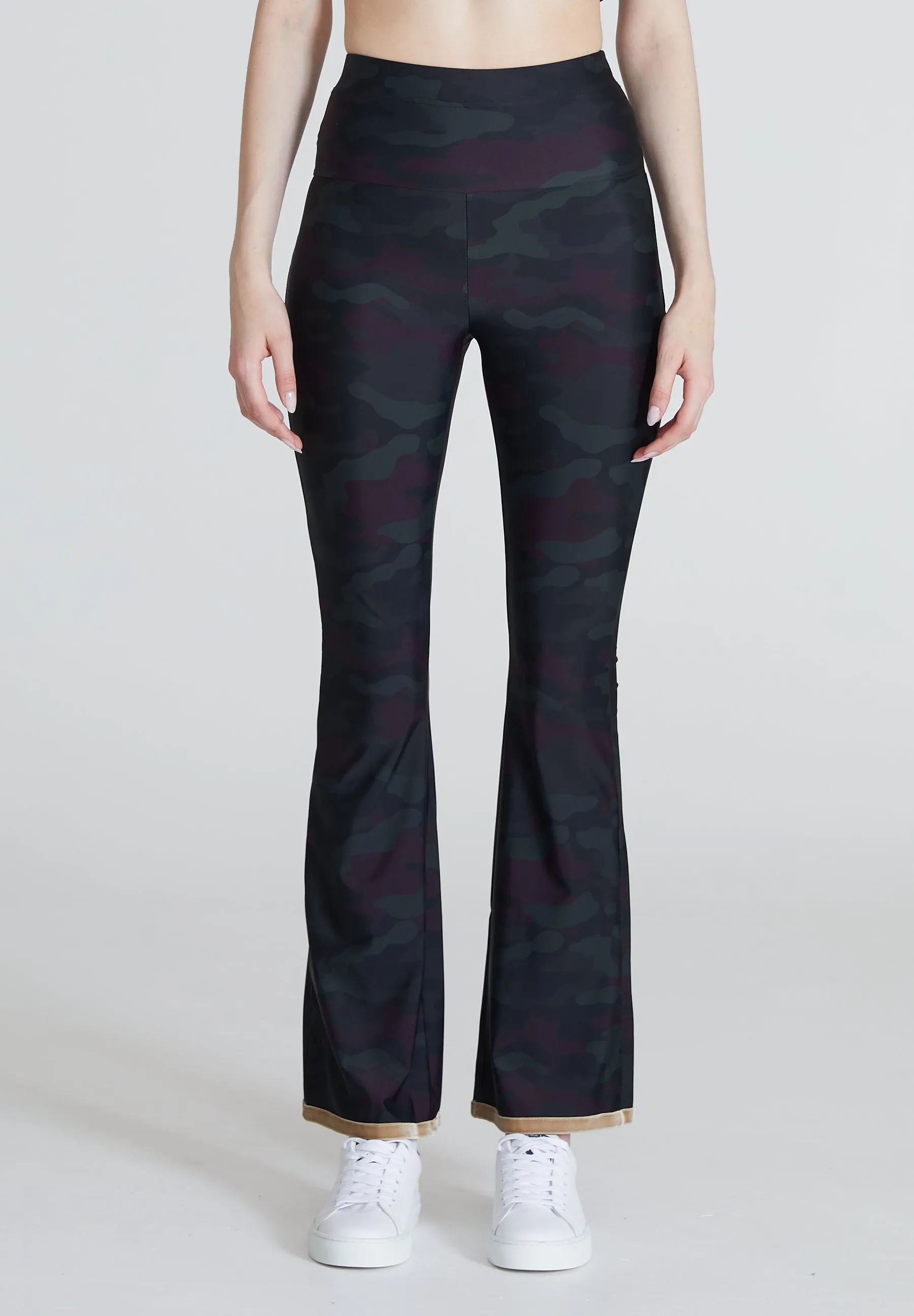 The Tall Bootcut Sport Pants Velvet - Green Camo